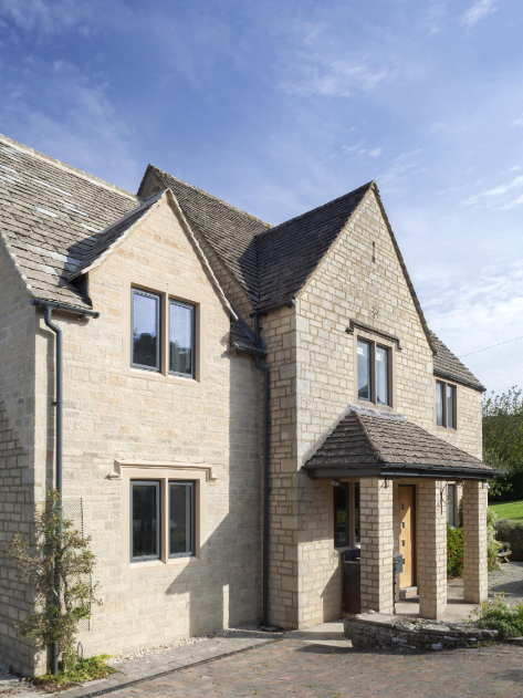 Enhancing Bath homes with sleek aluminium casement windows